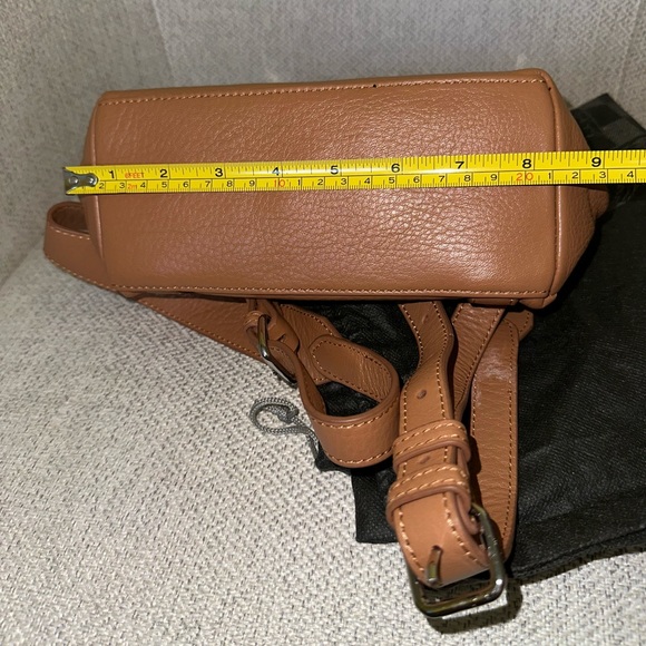 Vince Camuto Tan leather backpack purse w dustbag - Picture 6 of 9